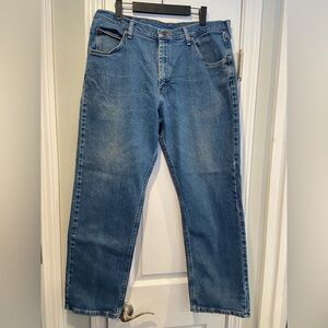 Wrangler Size 36x30 Blue Denim Cotton Straight Leg Jeans 5 Pocket Zip Closure